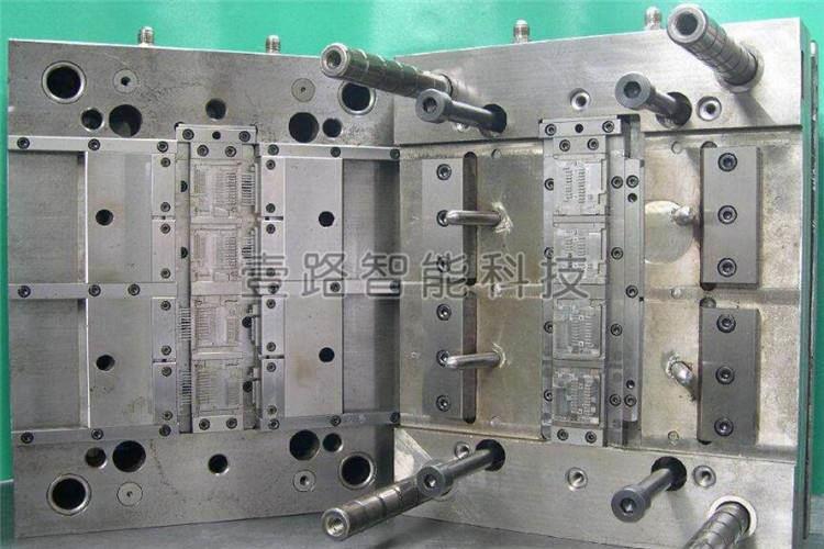 設(shè)計(jì)多型腔注塑模具時，結(jié)合流道的平衡來考慮澆口的平衡，盡量做到熔料同時均勻地充滿各型腔