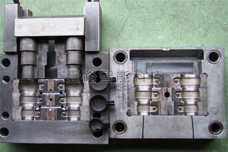 隨著塑膠模具模具加工工藝的發(fā)展，冷擠、電加工、磨削、電鑄以及超塑成形等手段被廣泛應(yīng)用