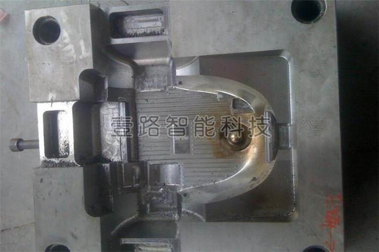 對(duì)于引進(jìn)注塑模具技術(shù)來(lái)說(shuō)，其所帶來(lái)的優(yōu)勢(shì)是非常多的，其中很多注塑模具企業(yè)較關(guān)心的一個(gè)問(wèn)題就是引進(jìn)這項(xiàng)技術(shù)的成本問(wèn)題