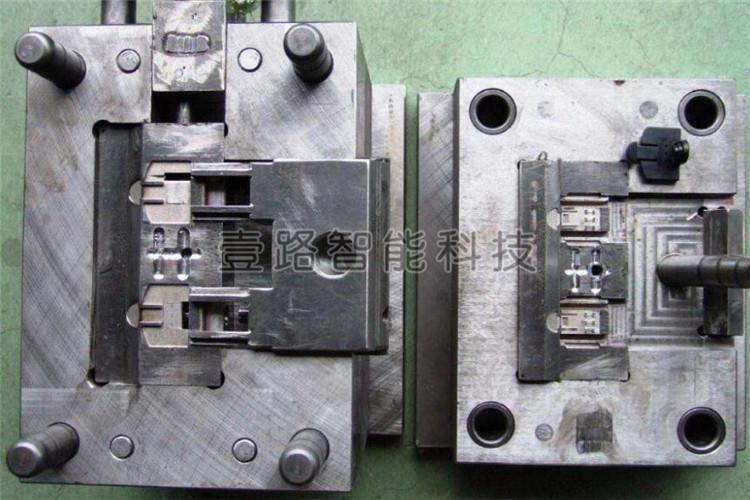 于氣體被高度壓縮，使得注塑模具型腔內溫度急劇上升，進而引起周圍熔體分解、燒灼，使塑件出現(xiàn)局部碳化和燒焦現(xiàn)象
