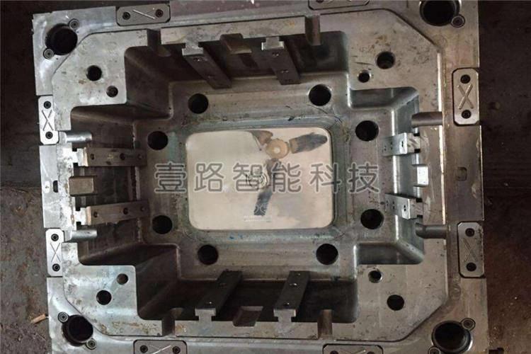 塑料注塑模具就是一種用于壓塑、擠塑、注塑、吹塑和低發(fā)泡成型的組合式塑料模具
